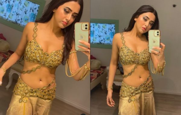 Tejasswi Prakash stuns fans with her sizzling selfies in her 'Naagin' look!