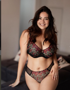 Model Paola Torrente's stunning photos go viral on the Internet, See