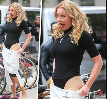 Katherine Heigl's wardrobe malfunction in the middle of a busy New York street