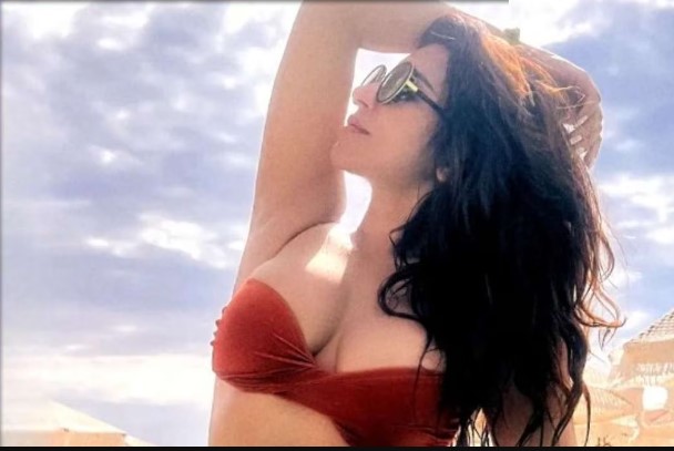 Shama Sikander looks sizzling hot in a bikini in Dubai, See Pics