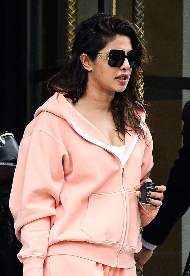 Priyanka Chopra kisses Nick Jonas outside London Hotel