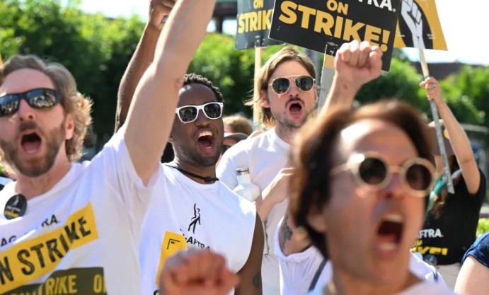 Hollywood actors reach deal with studios to end strike