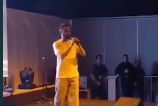 The incident of throwing a mic to the audience by Singer Sugam at an Australian concert sparked controversy
